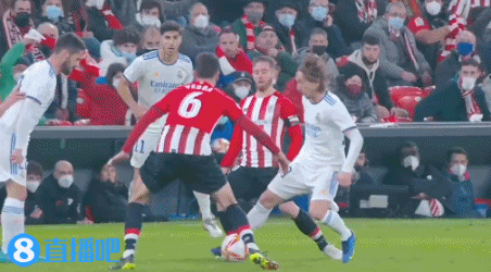 没有技巧全是感情，弗兰克告别演讲深情演唱《月亮代表我的心》