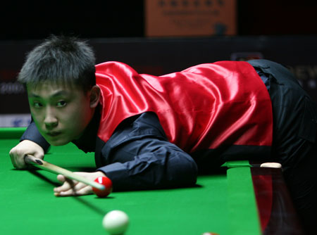 邮报：谢周三连续欠薪三个月，和伯恩利的热身赛被球员罢赛