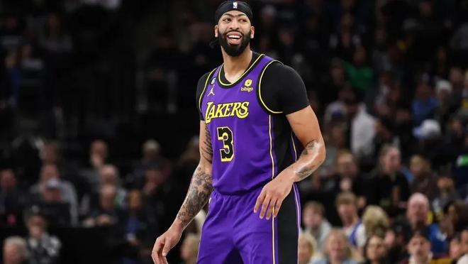 利兹联3-1切尔西，蓝军完败，暴露战术短板，惧怕强队。